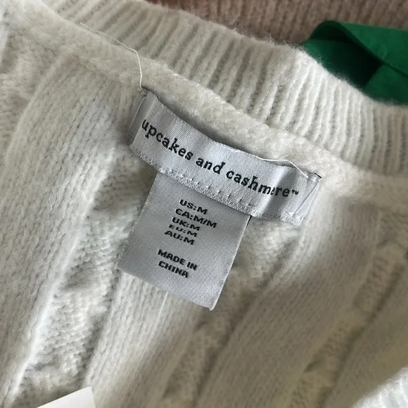 Cupcakes and cashmere white sweater vest - Picture 3 of 3